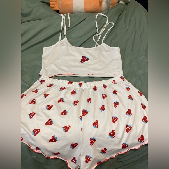Strawberry 🍓 shortcake pj set - Picture 1 of 3